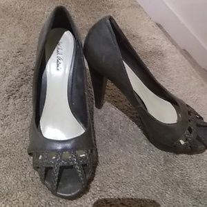 MICHAEL ANTONIO peep toe pumps NWOT